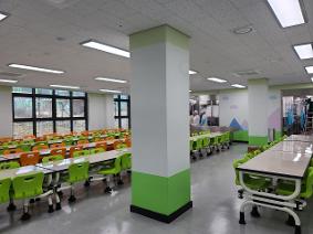 1층 벽천분수 및 공기정화식물 배치 공사 완료